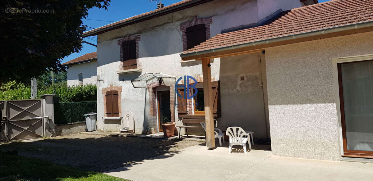 Maison à SAINT-SIMEON-DE-BRESSIEUX