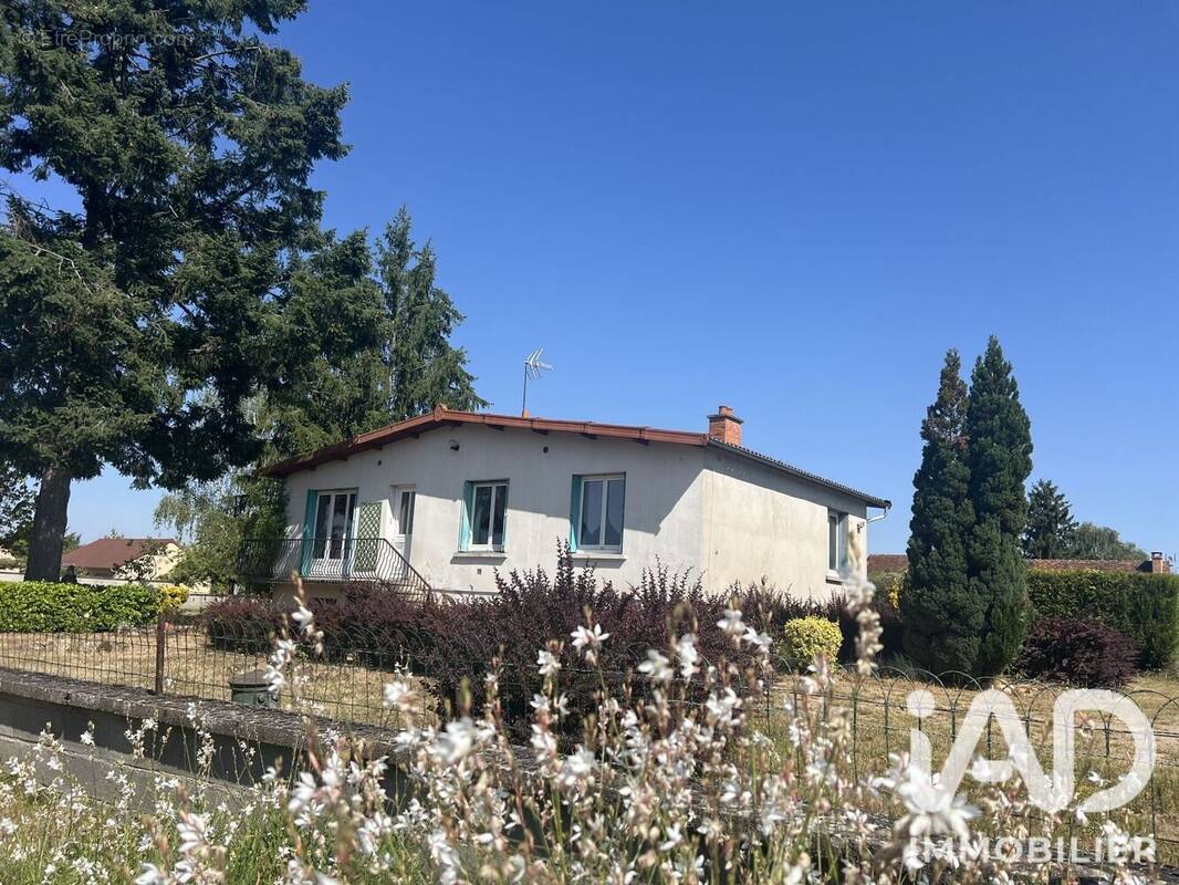 Photo 1 - Maison à MONTCEAUX-L'ETOILE