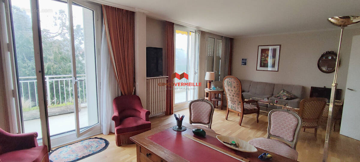 Appartement à LA CELLE-SAINT-CLOUD