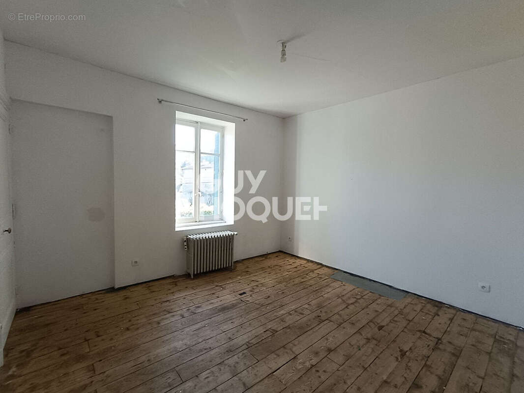 Maison à SAIL-SOUS-COUZAN