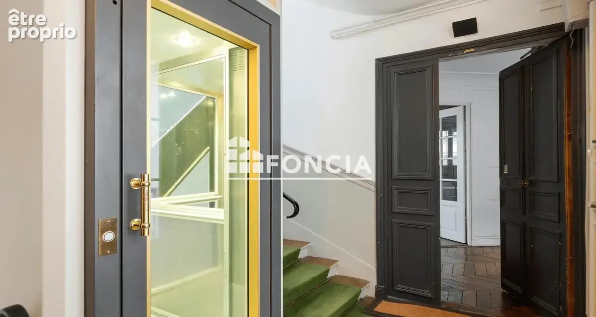 Appartement familial spacieux-immeuble haussmannien d'angle avec gardien-gare du nord - photo 3