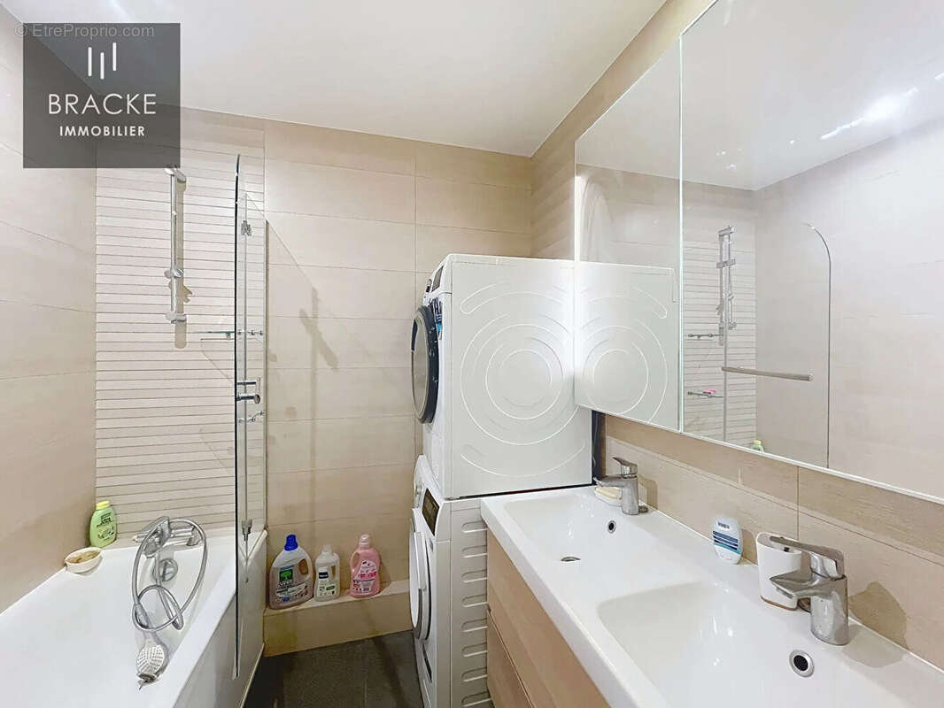 Appartement à COURBEVOIE