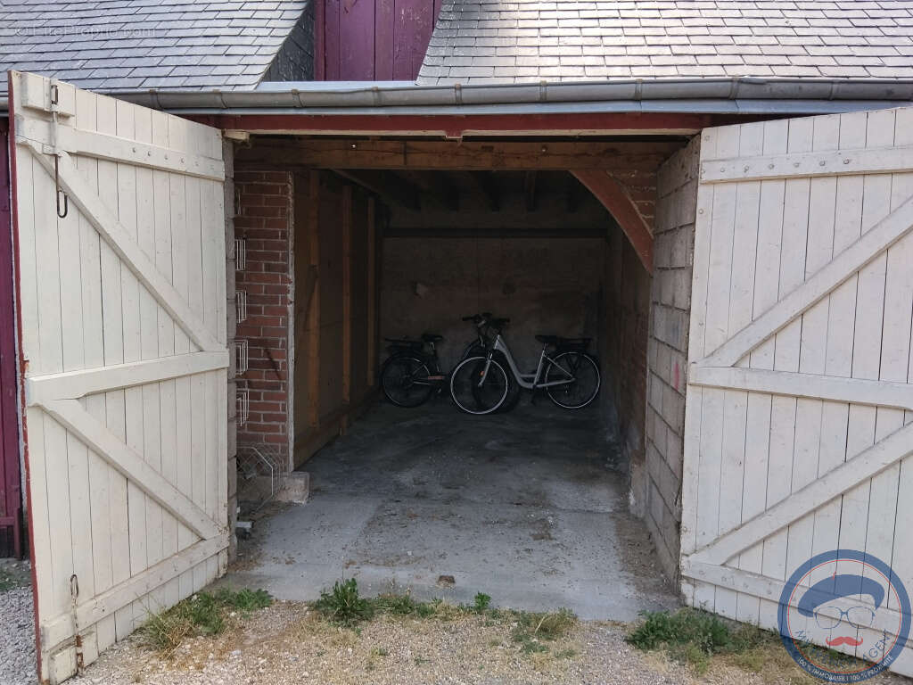 Garage - Amboise - Hyper centre ville - photo 3