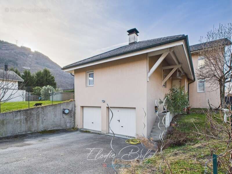 Maison familiale avec piscine, jacuzzi, dépendance de 70 m² et vaste sous-sol - photo 16