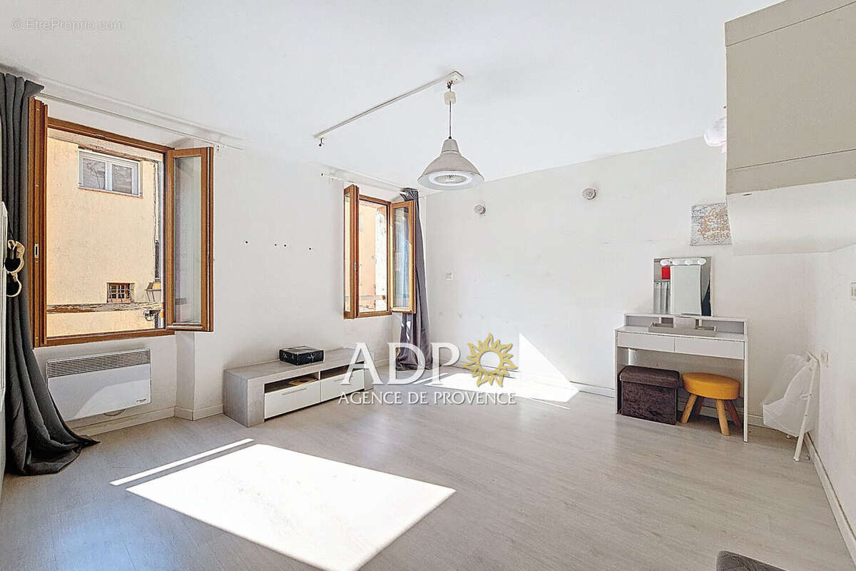 Maison à SAINT-CEZAIRE-SUR-SIAGNE