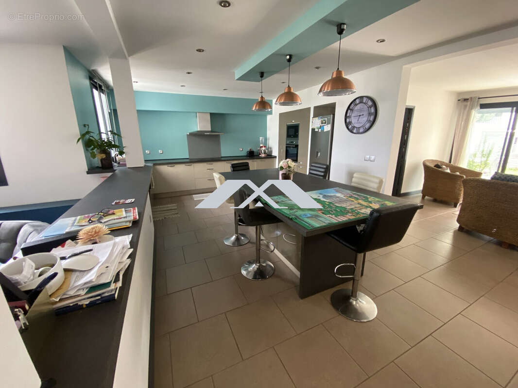 Appartement 275 m² à Saint-Louis  - photo 8