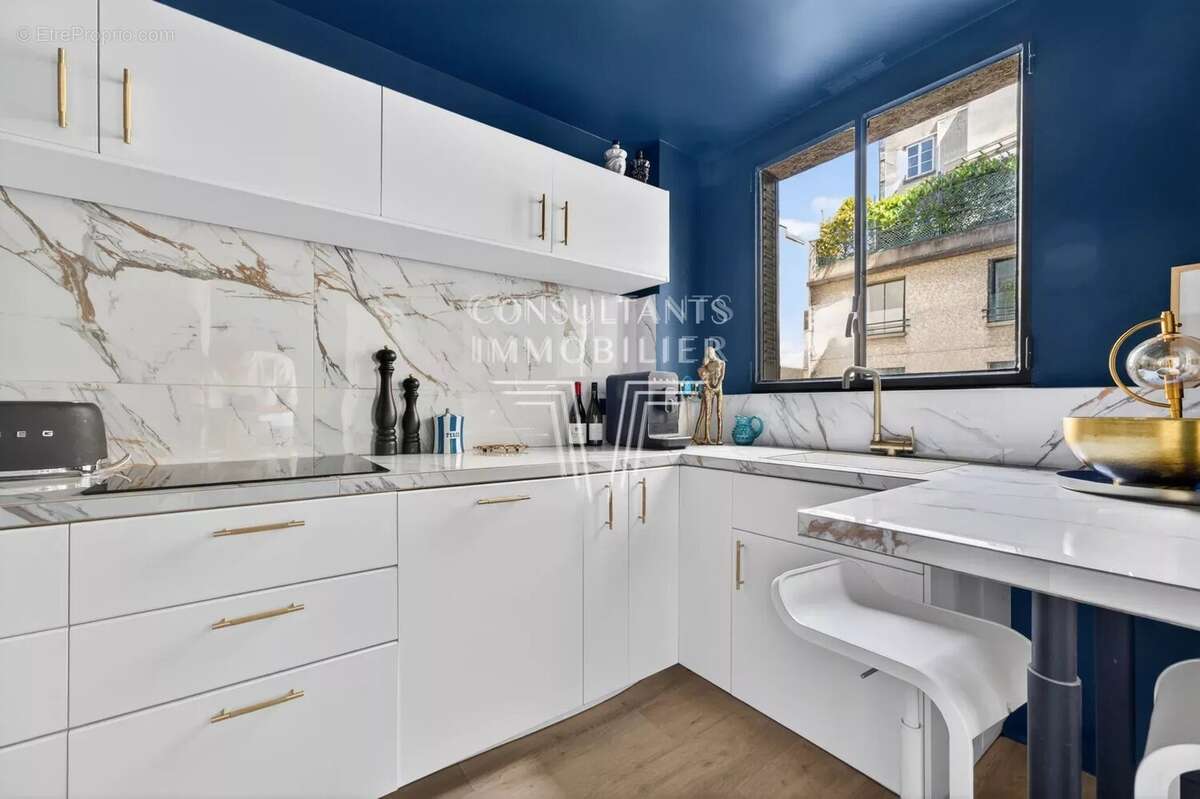 Appartement à PARIS-16E