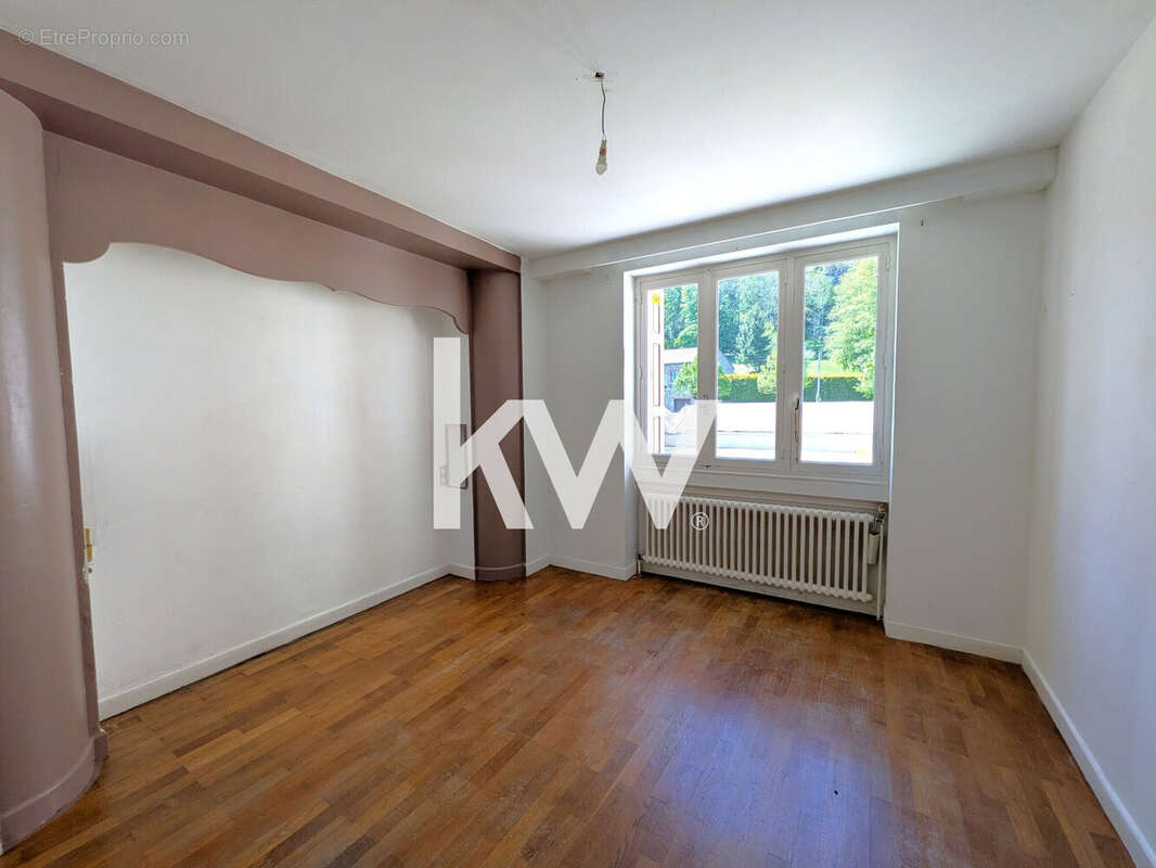 Appartement 240 m² à Saint-Bonnet-Le-Chateau  - photo 9