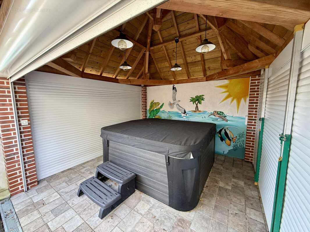 Propriété 8 pièces 135 m2 + Studio de 15 m2 avec Piscine chauffée et grande dépendance sur un terrain de 1200 - photo 10