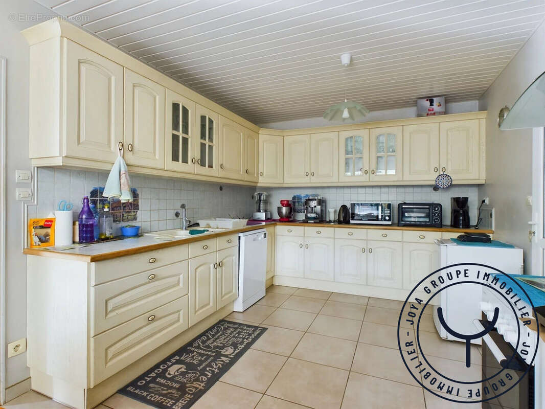 Maison 173 m² à Charmoy  - photo 4