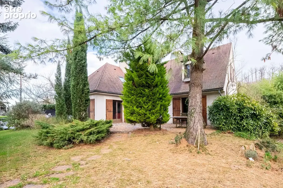 Maison de caractère de 256 m² sur terrain de 952 m² - La Celle-Saint-Cloud - photo 10