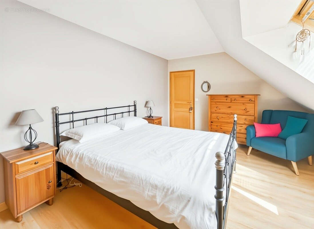 Maison à VAUX-LE-PENIL