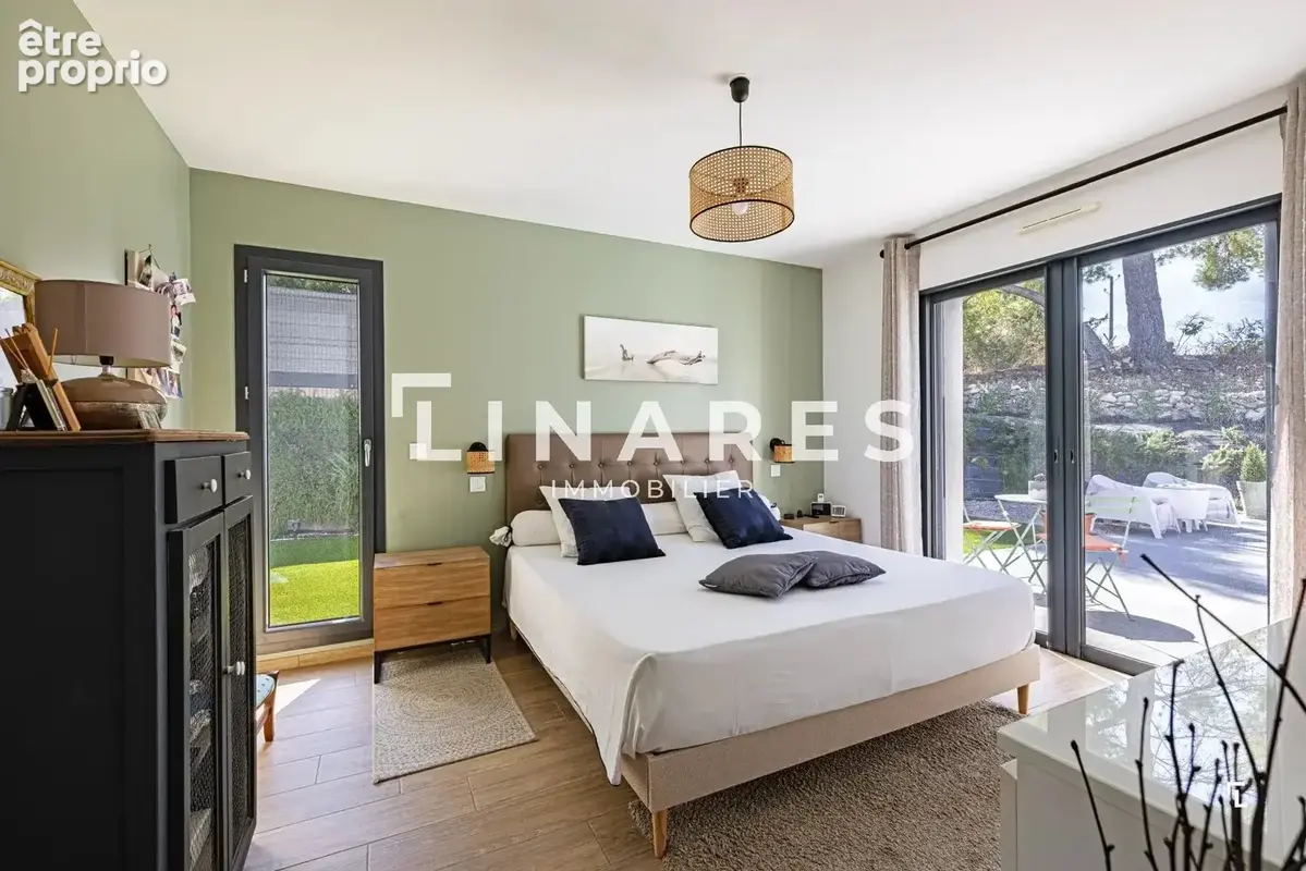 LA PREMIUM - Villa de 147m² - Piscine - Garage - Carport - Parcelle de 1006m² - 13400 Aubagne Les Fenestrelles - photo 17