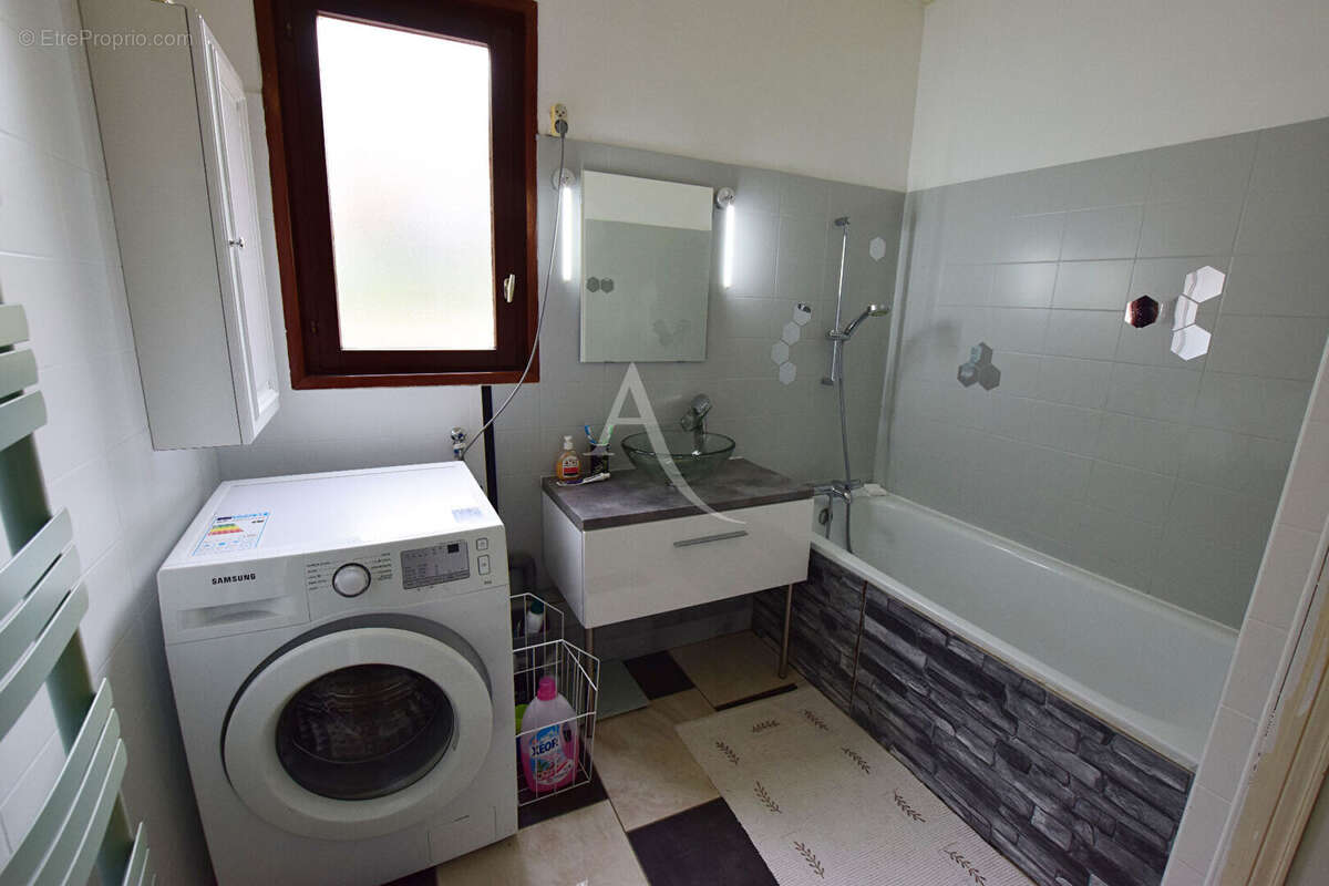 Maison à MONTIGNY-LENCOUP