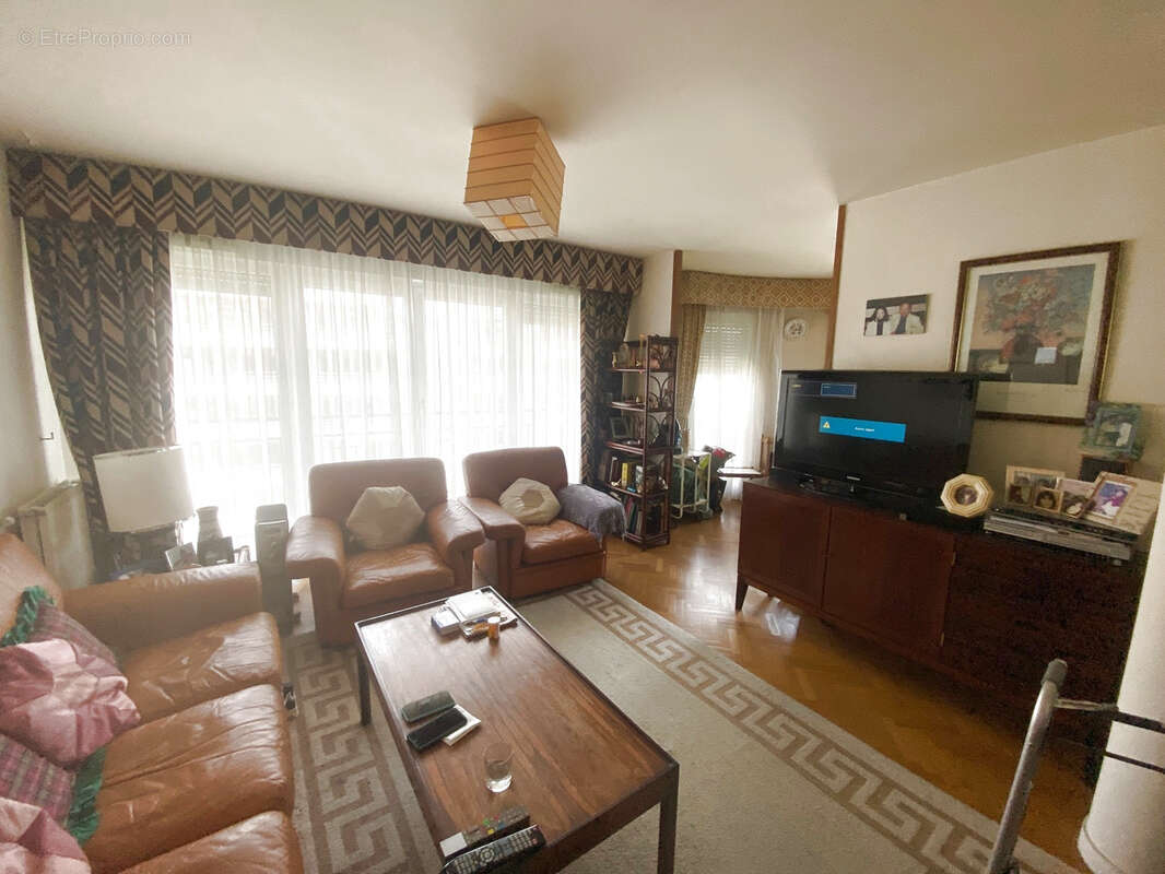 Appartement à COURBEVOIE