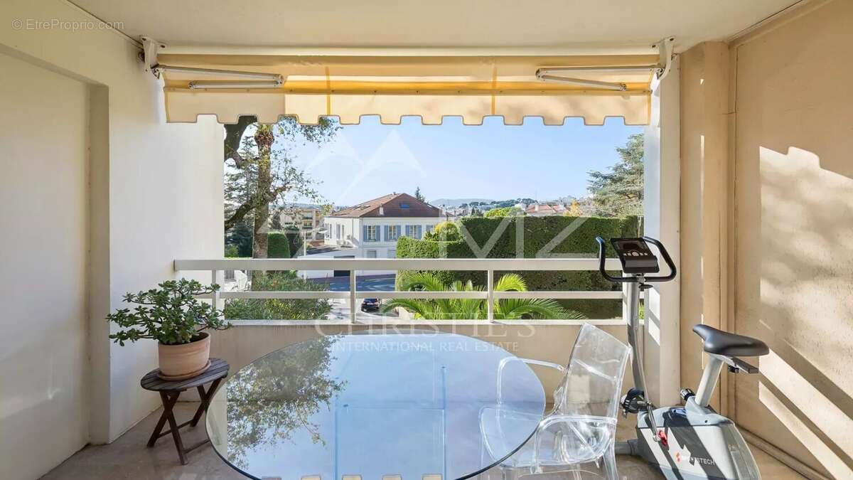 Appartement à LE CANNET