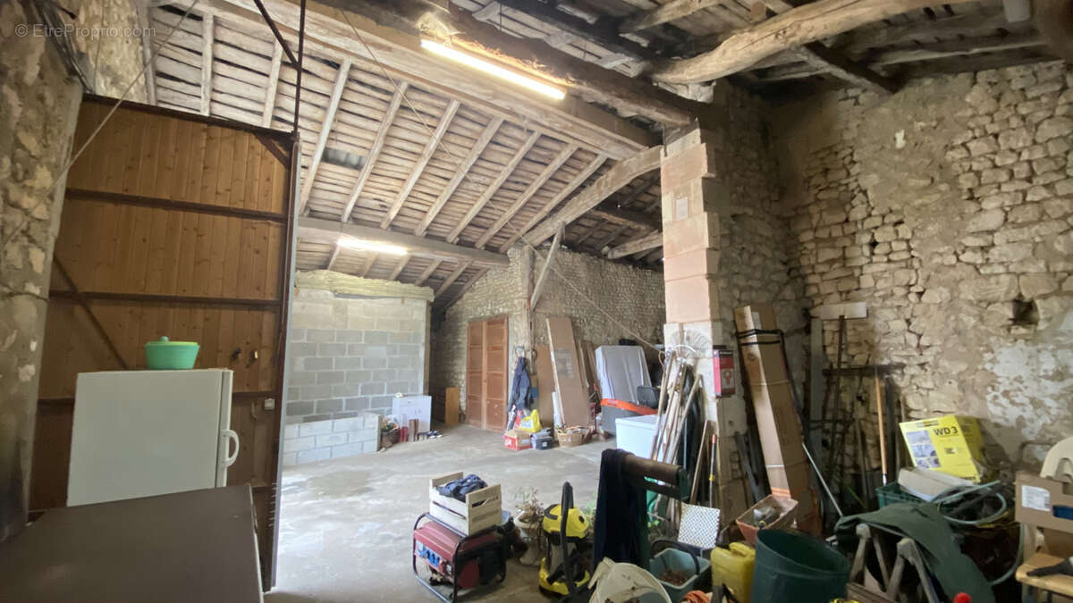 Maison à CHAMPAGNOLLES