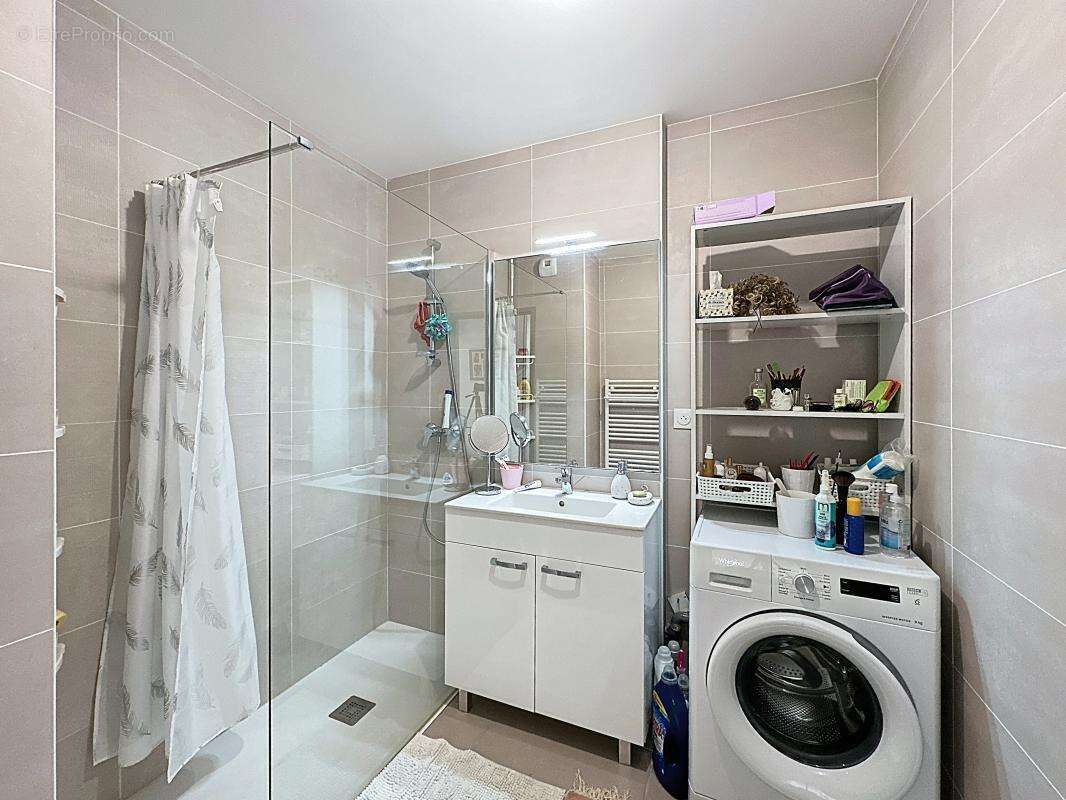 Appartement à PIERRE-BENITE