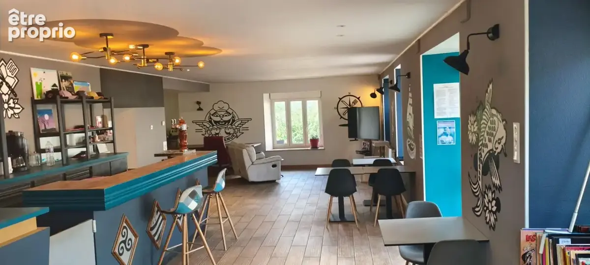 Plougonver, Bien à usage mixte Bar/Restaurant/Appartement T4 + terrain constructible avec hangar et dépendances - photo 3
