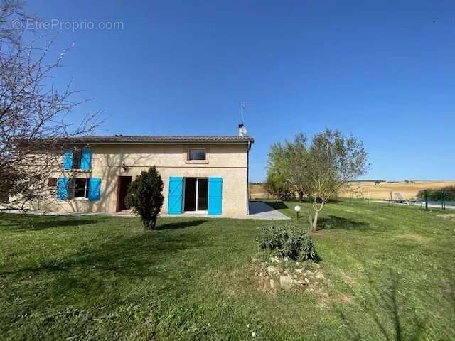 Ferme rénovée  avec piscine sur 2900 m² de terrain - photo 13