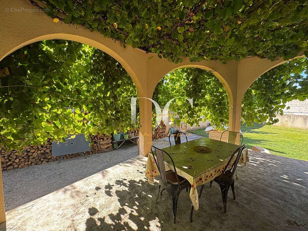 Maison à L'ISLE-SUR-LA-SORGUE