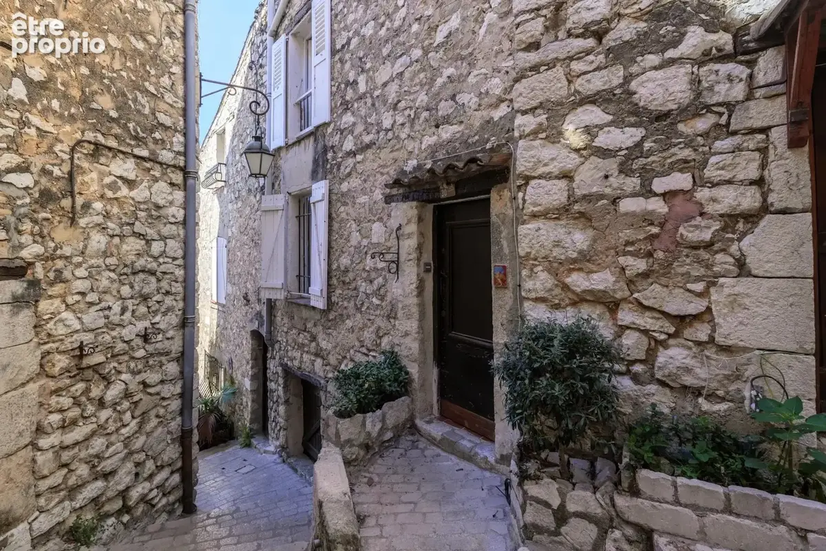 Tourrettes-sur-Loup - Maison de village rénovée avec vaste cave de 40 m² - photo 18