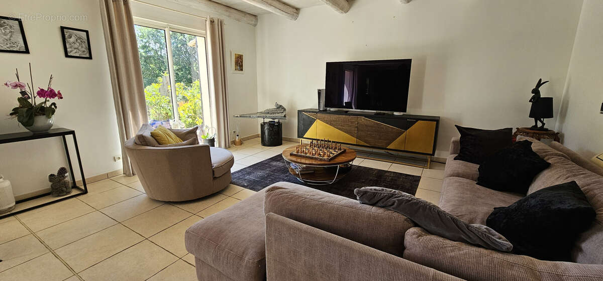 Double villa 200m2 sur un terrain de 5340m2 avec double garage 3 carports et piscine - photo 8