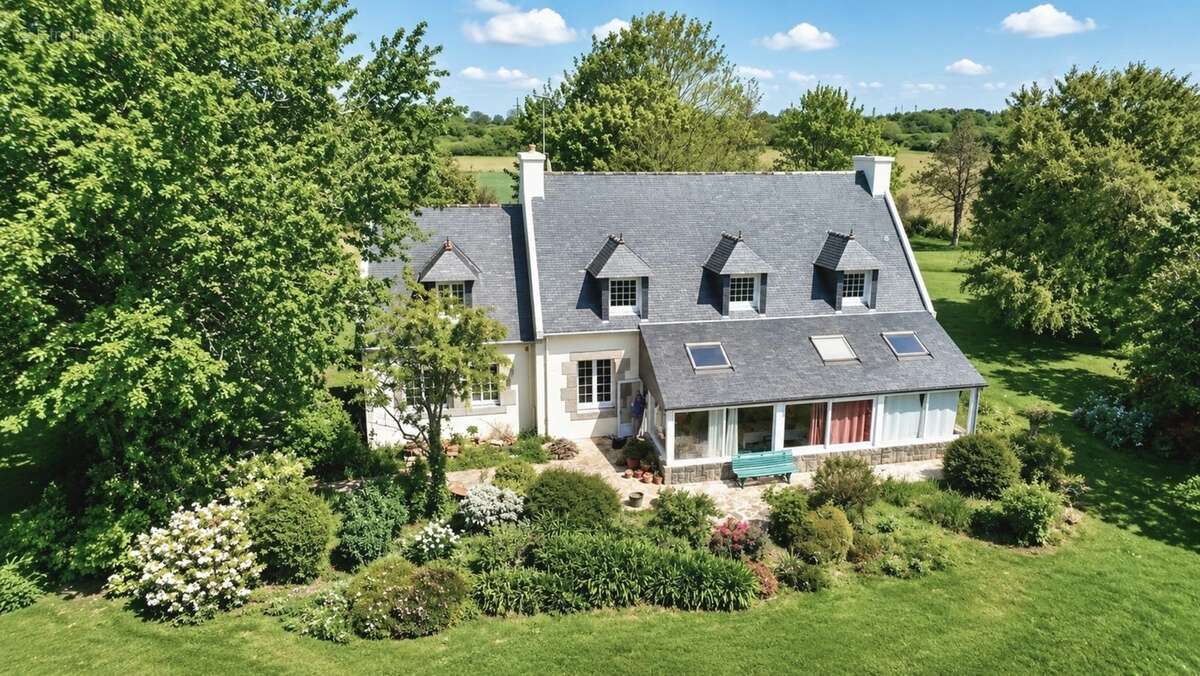Plouhinec (29780) – Propriété de caractère de 195 m² sur 5 140 m² de terrain – À deux pas de l'océan - photo 2