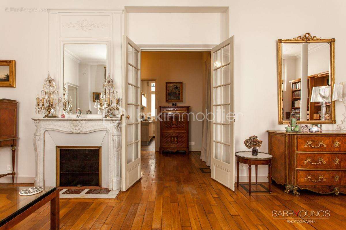 Appartement à PARIS-7E