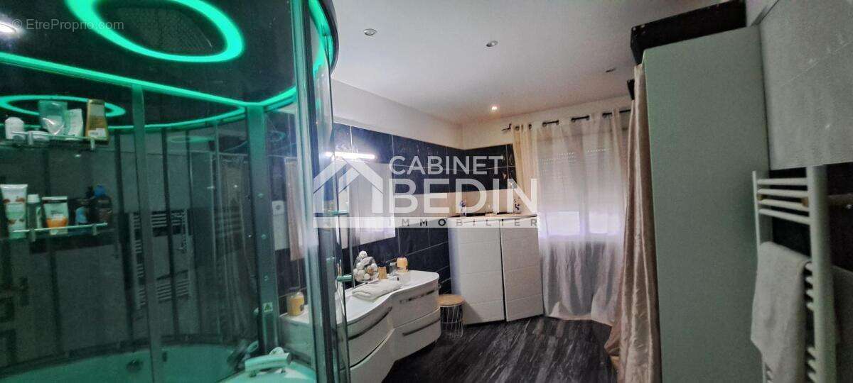 Maison à AMBARES-ET-LAGRAVE