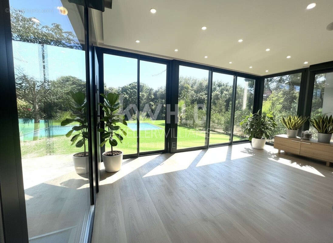 Maison 208 m² à Biot  - photo 5