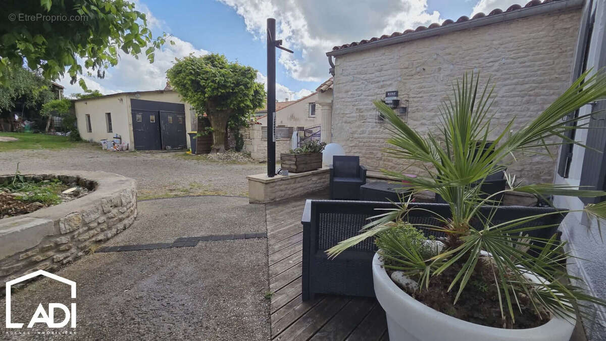 Maison à VOUILLE