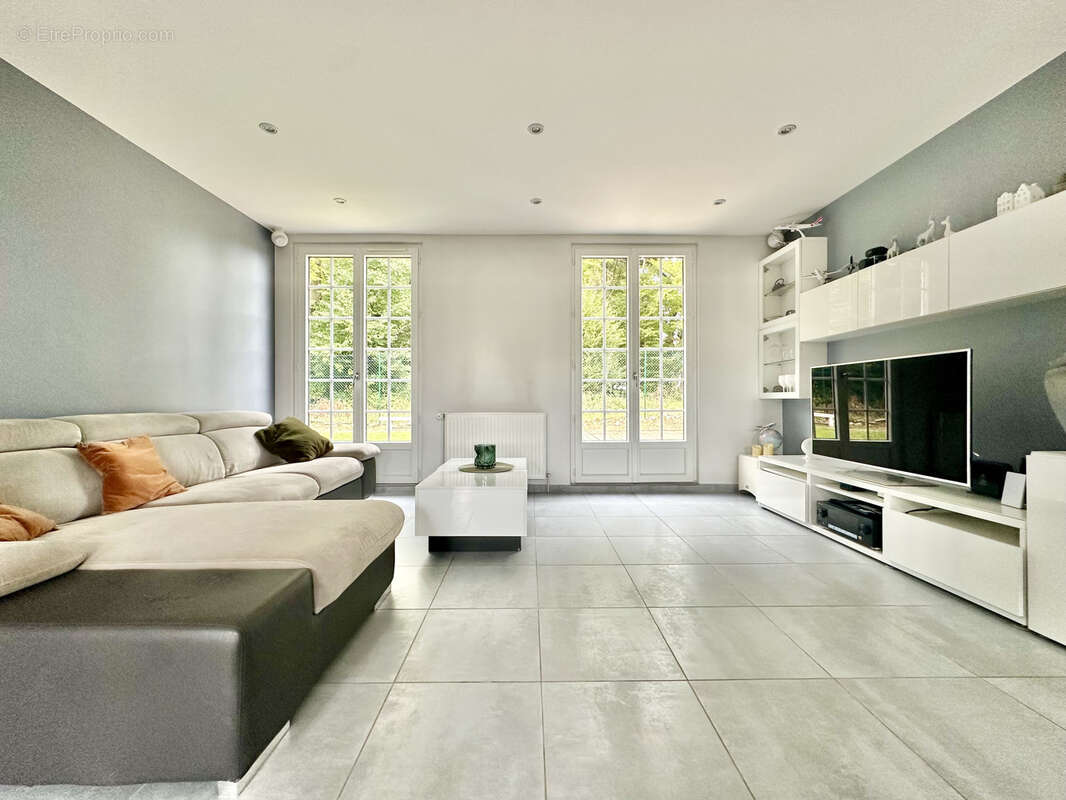 Maison à FONTAINE-CHAALIS