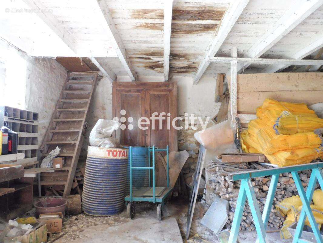 Maison 200 m² à Cire-D'aunis  - photo 2