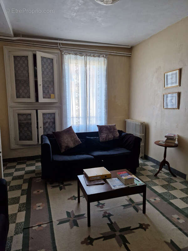 Maison à SAINT-PIERRE-DE-CHIGNAC