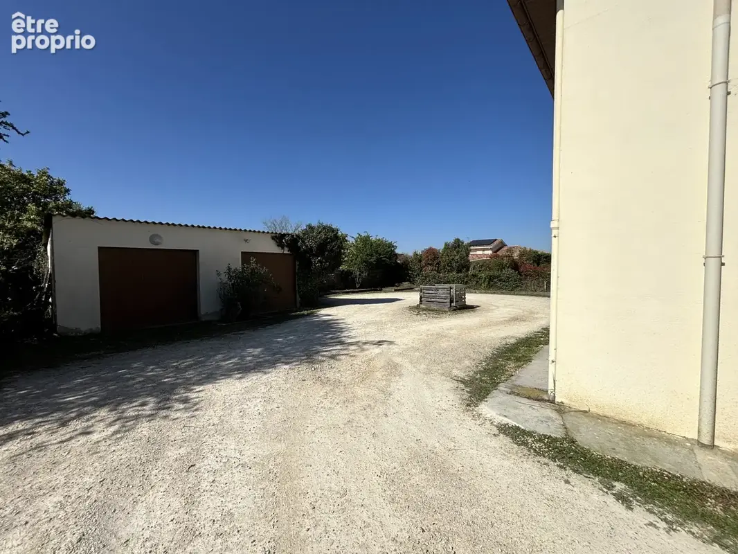 Ensemble Immobilier Unique à Saint-Jory   2 Appartements avec Entrées Indépendantes, Garages et Terrain Constr - photo 6