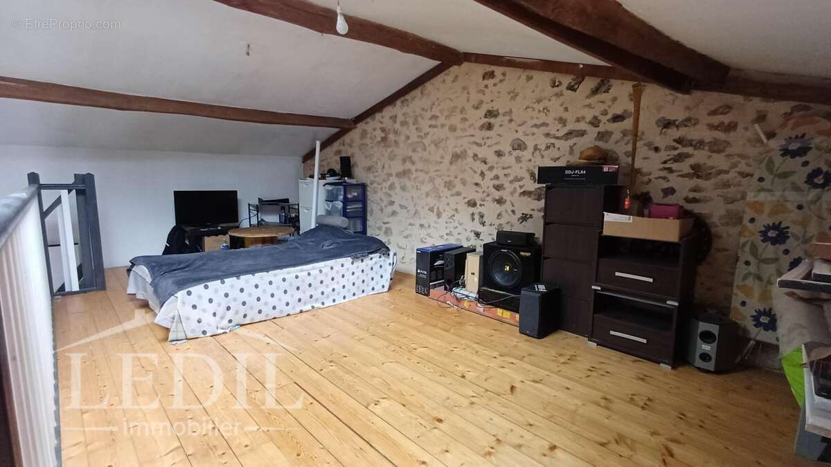 Maison à PUJOLS-SUR-CIRON