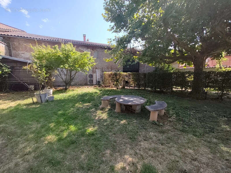 Maison 200 m2 avec des dépendances et son  terrain constructible - photo 19