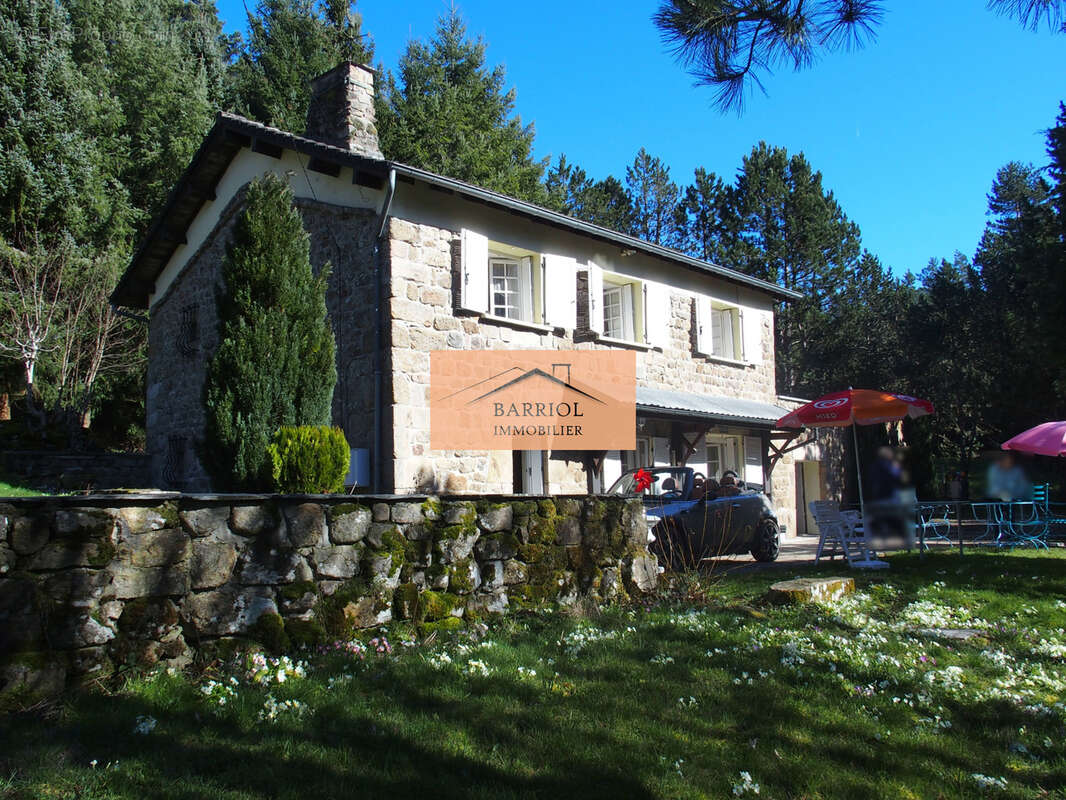 Maison à MONTREGARD