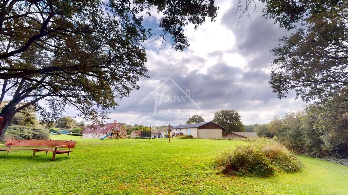 Maison à SAINT-BONNET-TRONCAIS