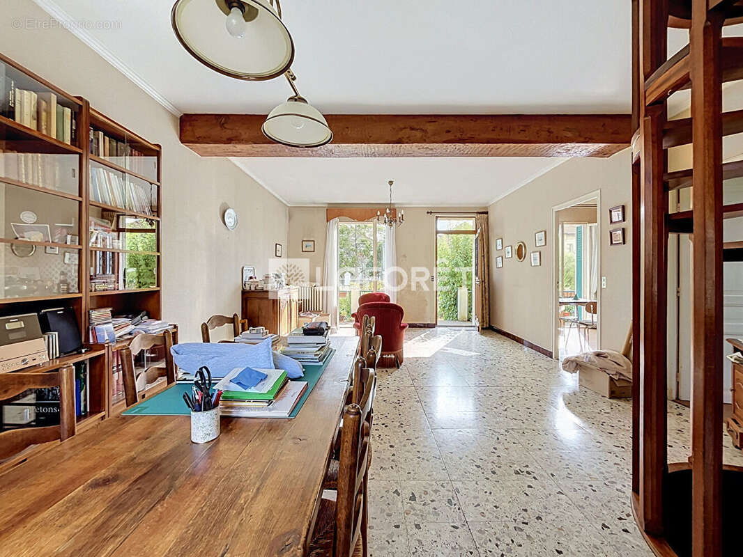Chatou limite Le Vésinet -  Maison familiale 5 chambres avec jardin, sous-sol total et proche gare Vésinet-Le Pecq - photo 4