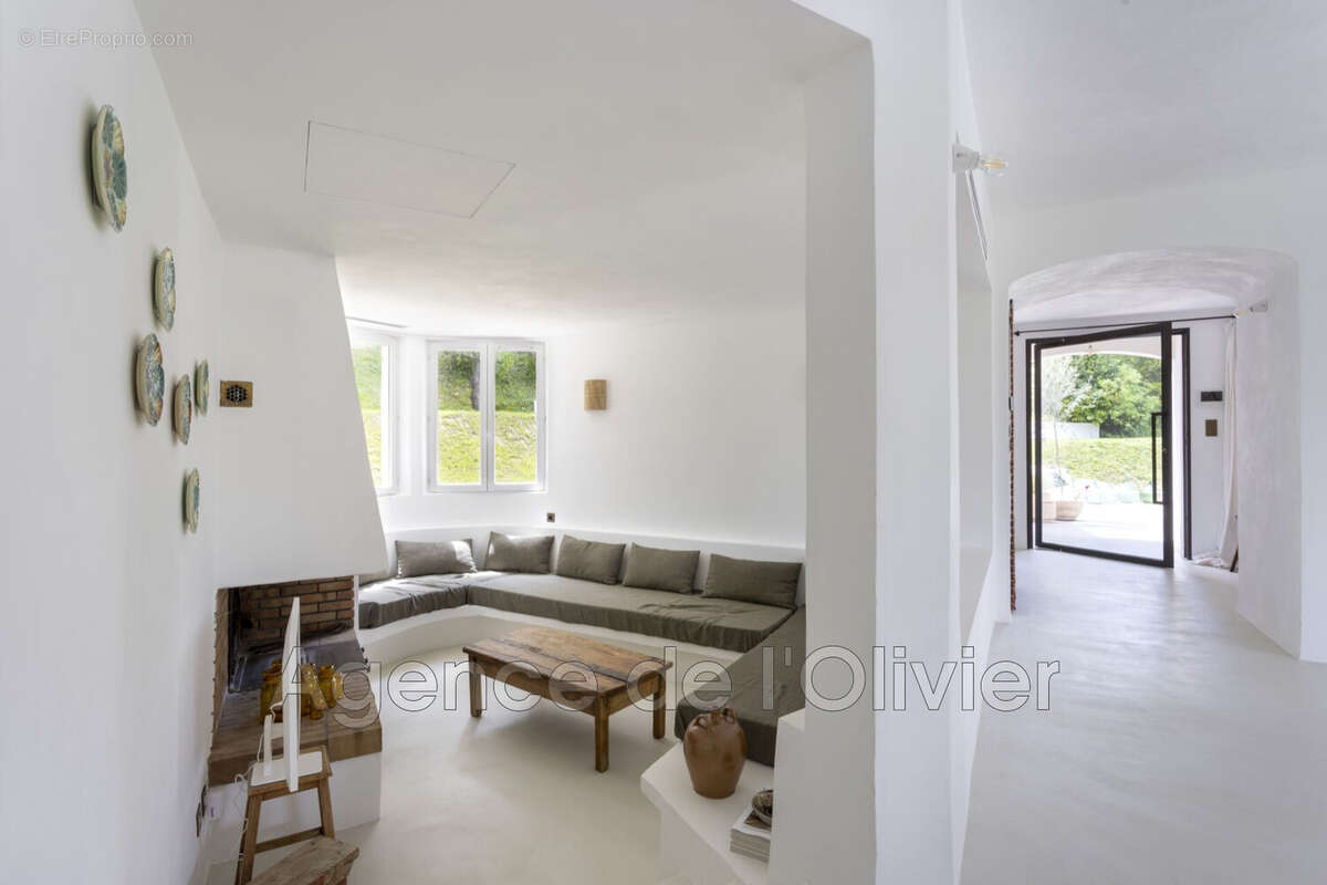 Maison à ROQUEFORT-LES-PINS