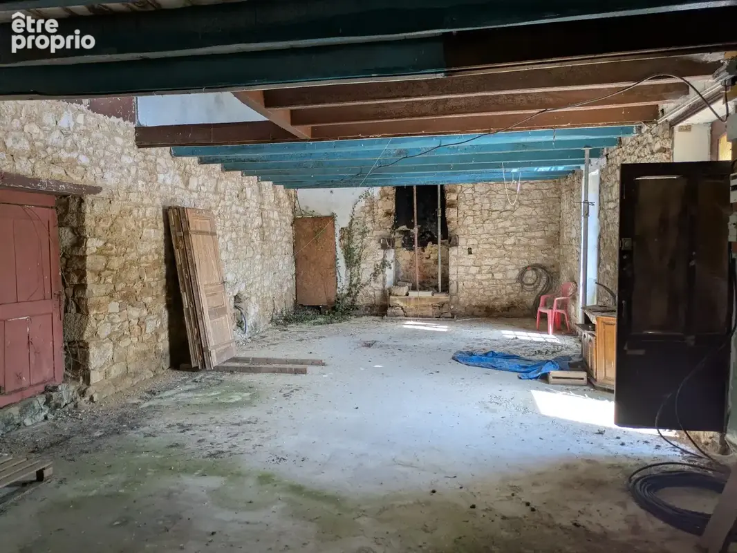 Nostang propriété composée d'une maison en pierre à rénover avec trois dépendance un puits et 21 hectares environ - photo 10
