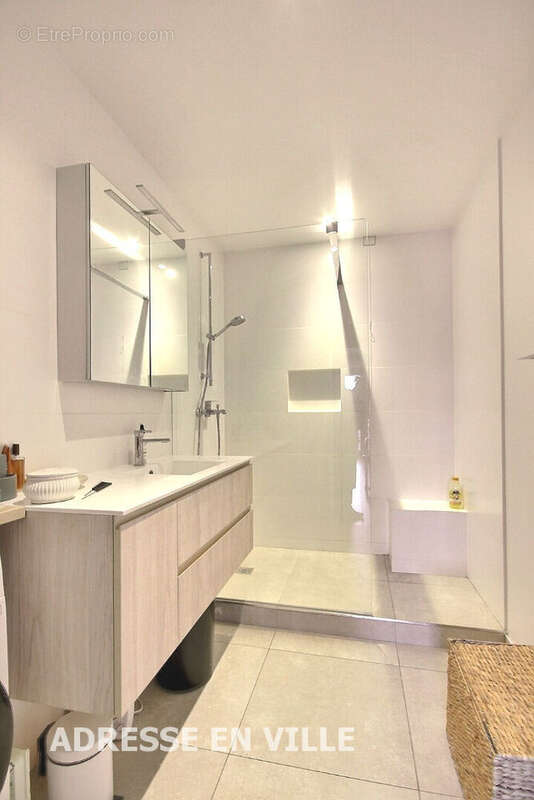 Appartement à LEVALLOIS-PERRET