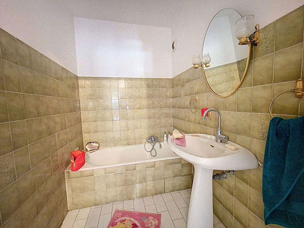 Appartement à SAINT-LAURENT-DU-VAR