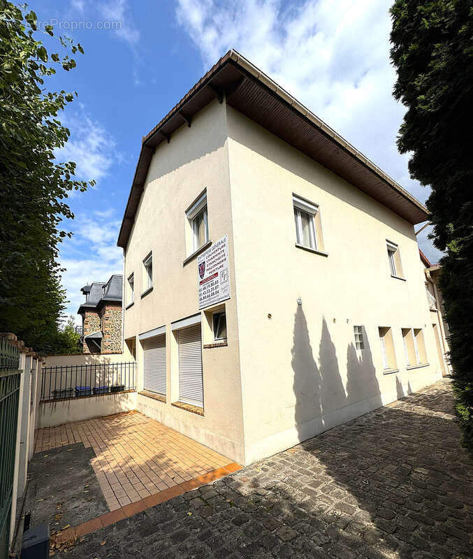 Appartement de 3 pièces en duplex à proximité de la Mairie et de la gare RER B - photo 3