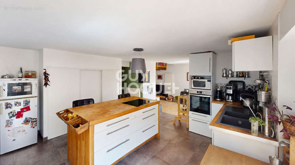 Maison Velleguindry Et Levrecey - photo 3