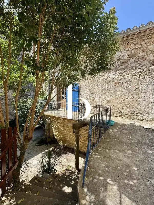 Mas en pierres traditionnelles avec cour et terrasse arborée - photo 15