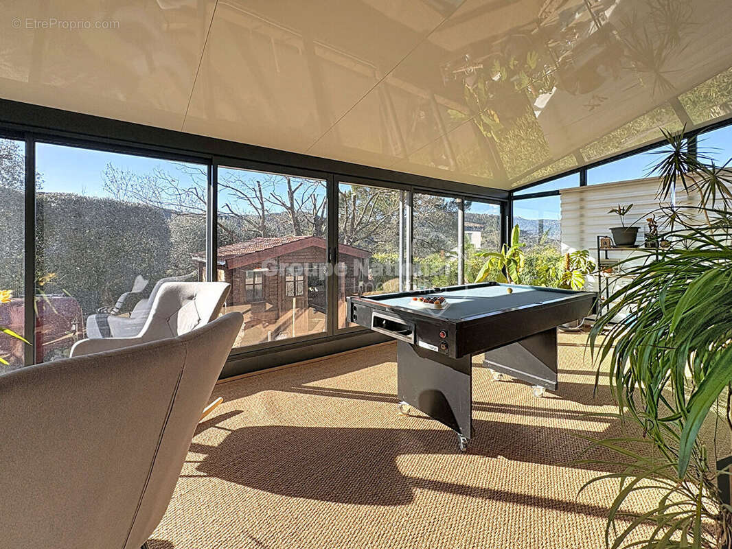 Maison à BAGNOLS-EN-FORET