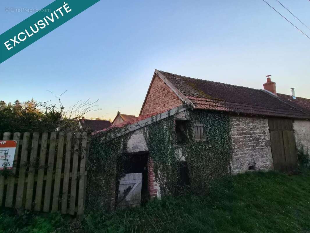 Photo 3 - Parking à ECHASSIERES